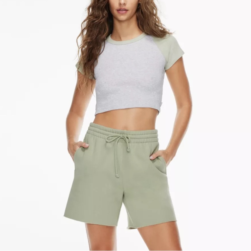 ARITZIA TNA Cozy Fleece Boyfriend 6" Sweatshort in Green